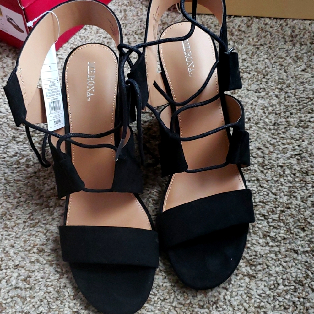 Sandals (heels)